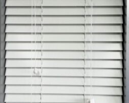 budget white wood venetian blinds